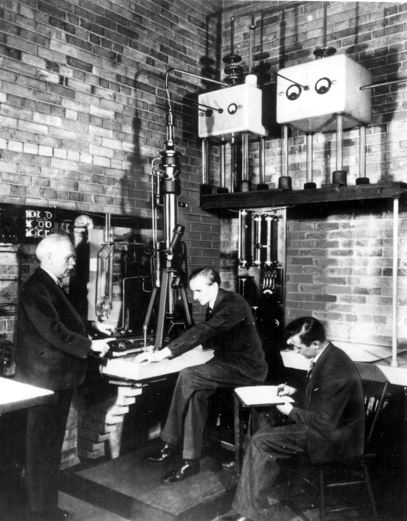 The original electron microscope from the University of Toronto